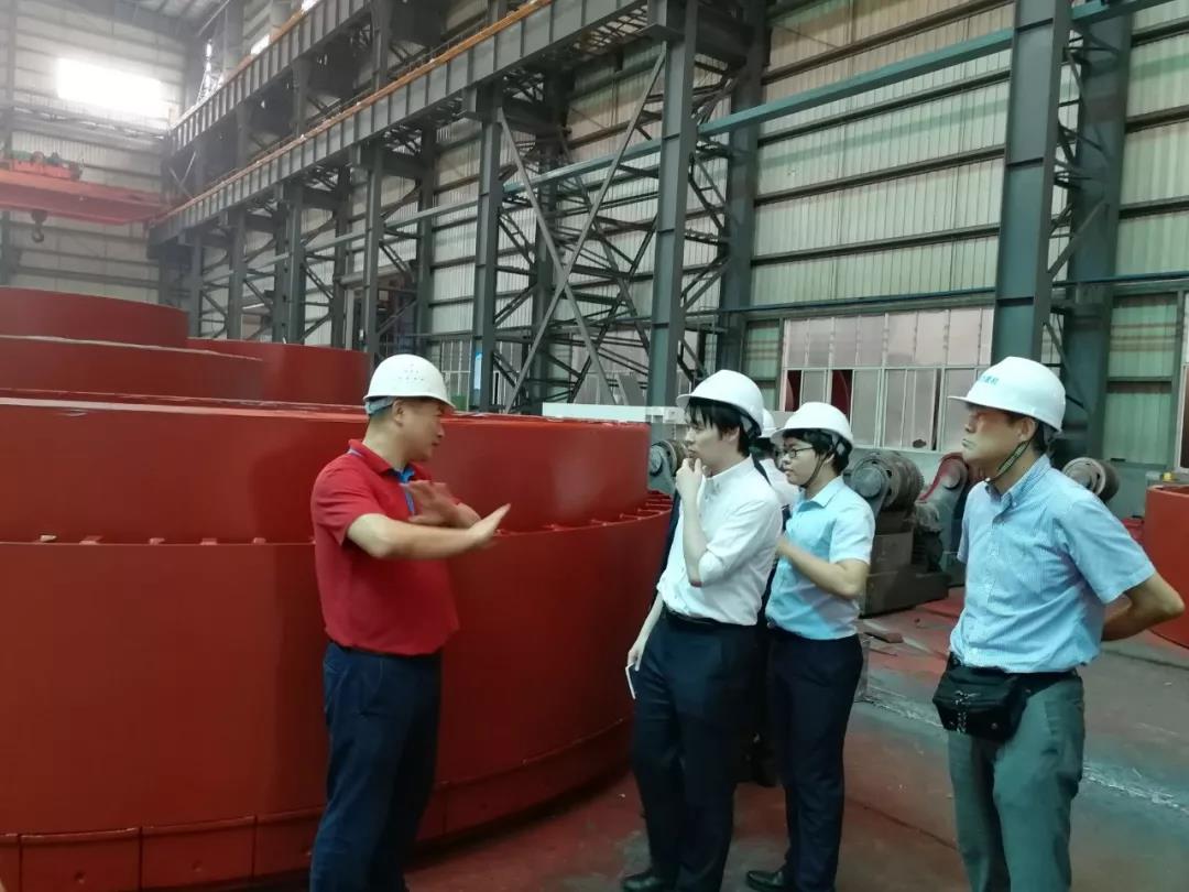 參觀危廢回轉(zhuǎn)窯生產(chǎn)現(xiàn)場(chǎng)