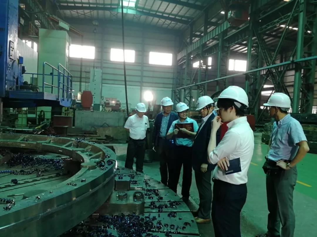 參觀危廢回轉(zhuǎn)窯生產(chǎn)現(xiàn)場(chǎng)